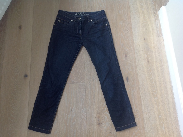 Джинсы фирмы Guess by Marciano, 26 разм., 2000 руб.