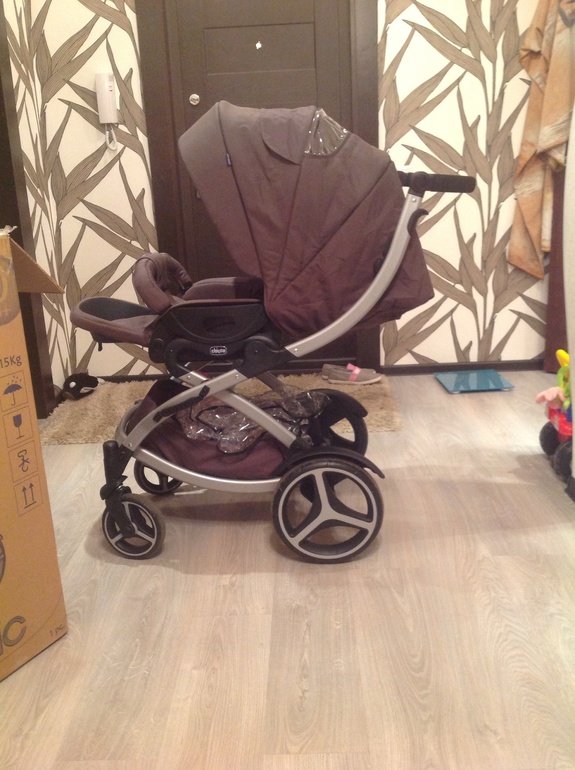 Chicco artic!коляска супер!! В реале цвет очень красивый( темный шоколад). Задавайте вопросы, кому интересно)