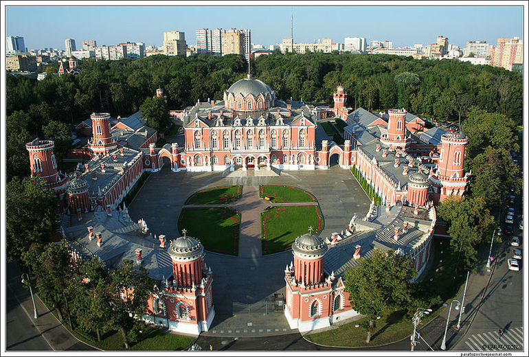 Петровский путевой дворец