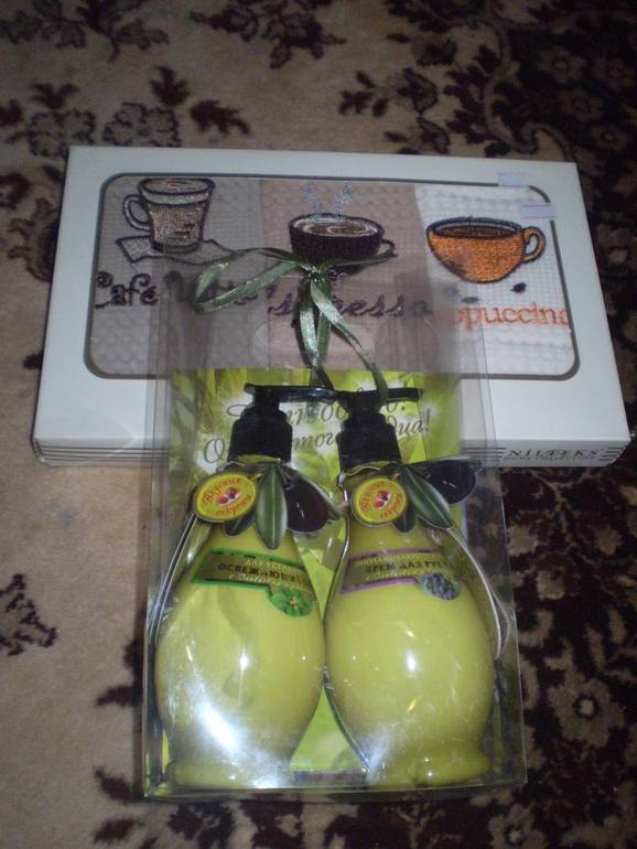 Мы  с  подарочком к 8 марта)))