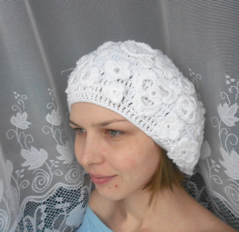 берет зимний с цветами