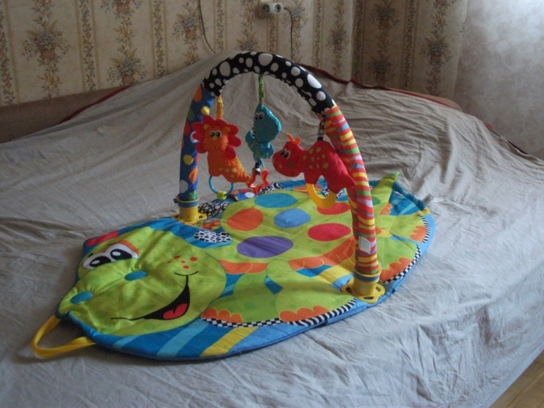 Игровой коврик и мобиль музыкальный на кроватку