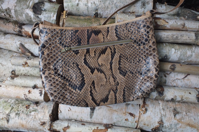 Сумка на ремешке из натуральной кожи питона