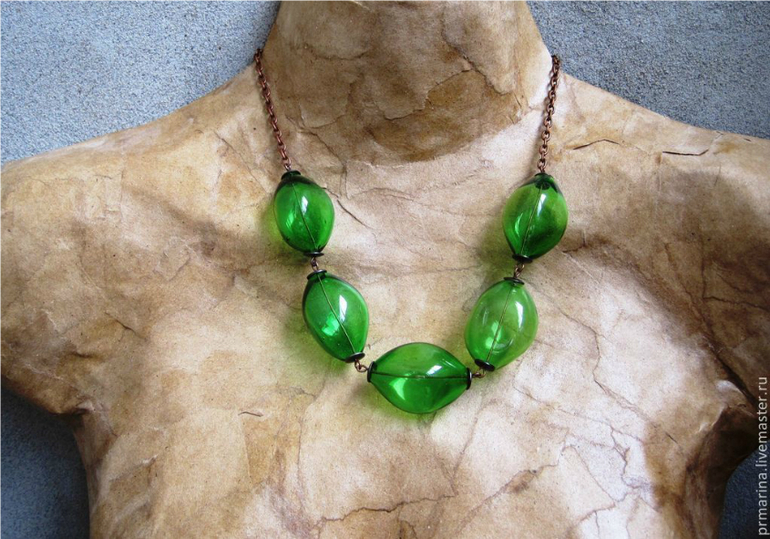 Колье из крупных стеклянных пузырей