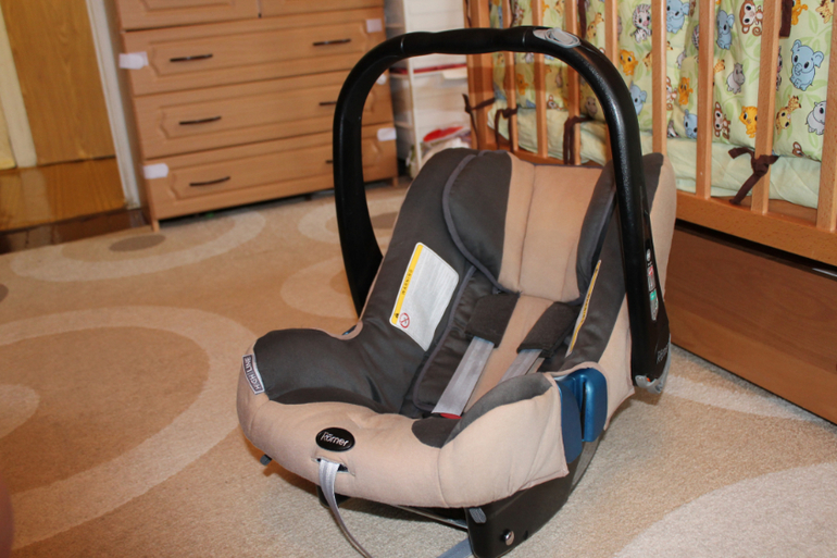 Продам автокресло ROMER Baby-Safe Plus II