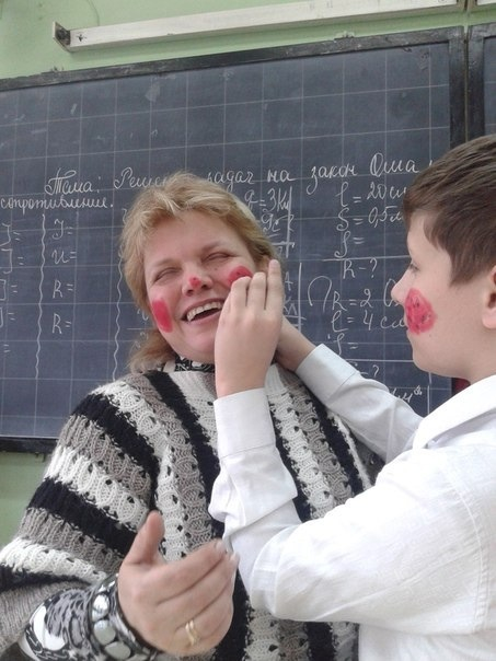 Ярик очевидно любит своего классного руководителя :-)
