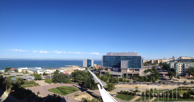 А за окном...