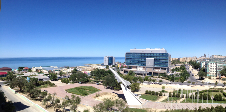 А за окном...