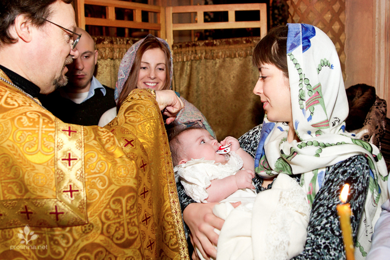 Фотографии крещения Сашеньки в Храме Иоанна Воина на Якиманке
