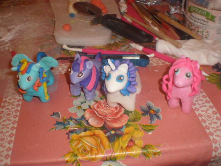 Тортики и фигурки из мастики на заказ.