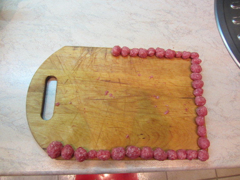 Помогаем маме на кухне