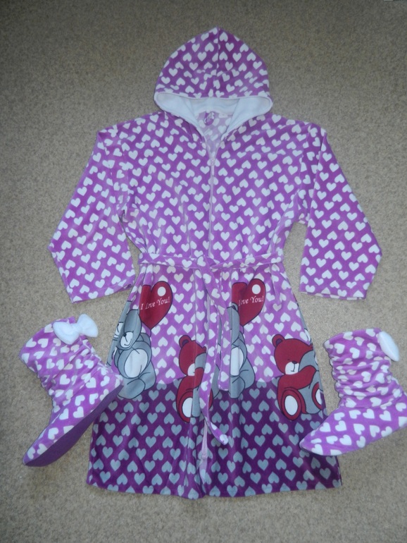 Халат из велюра + тапки на лапки.