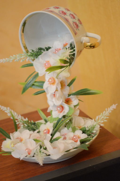 Мое деревце и летящая чашка!