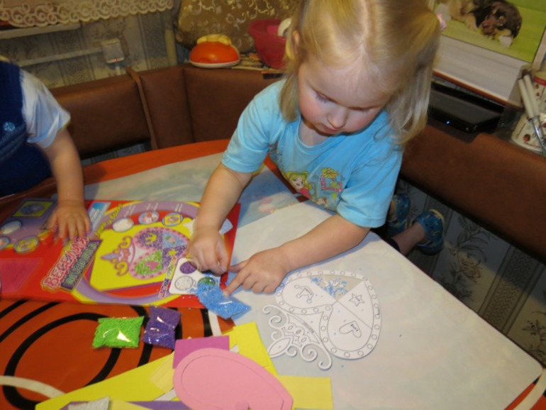 Ждем Новый год и получаем задания.