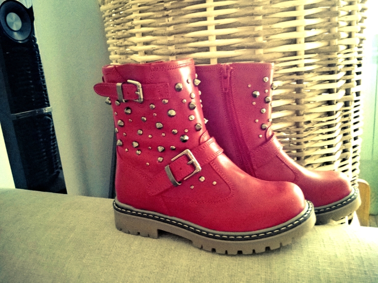 Наши красные сапожки!