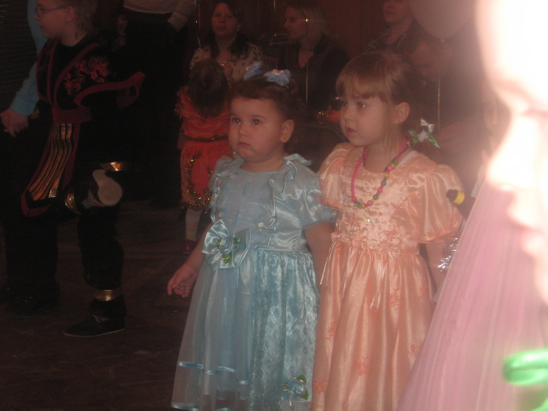 Первый раз ходили на ёлку!!!