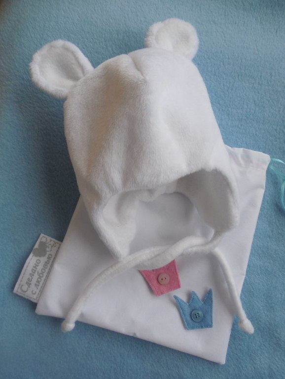 Очень много шапочек!)