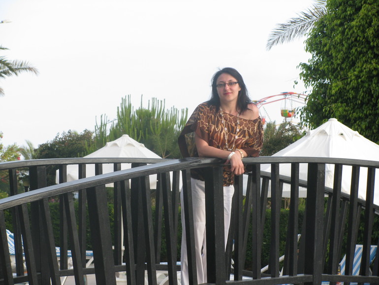 Контрольное задание №46 " Светло-красный эффект"