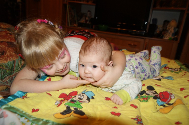 как мы Едим конфеты))