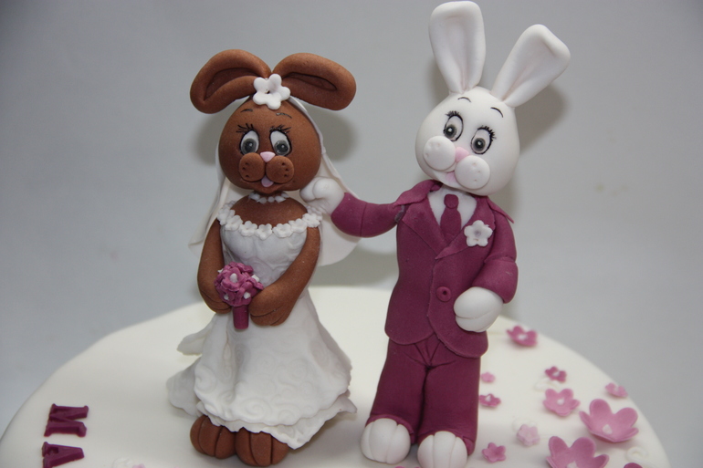 Торт Свадебный с зайками.