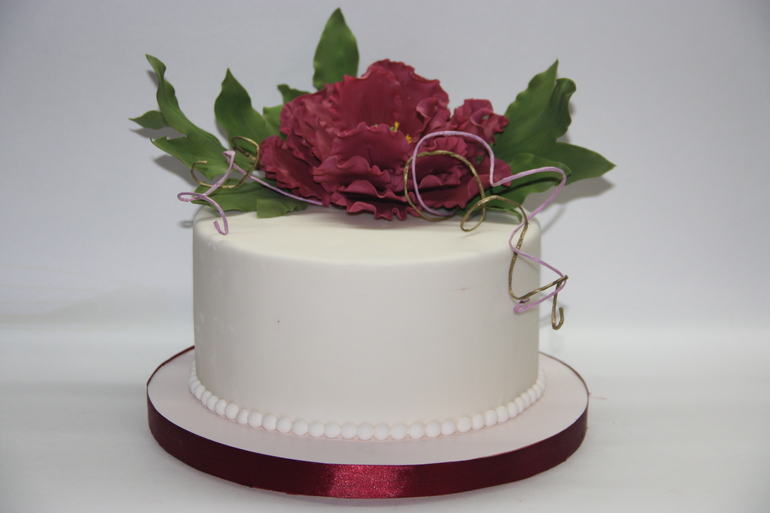 Торт с пионом+разрезик.