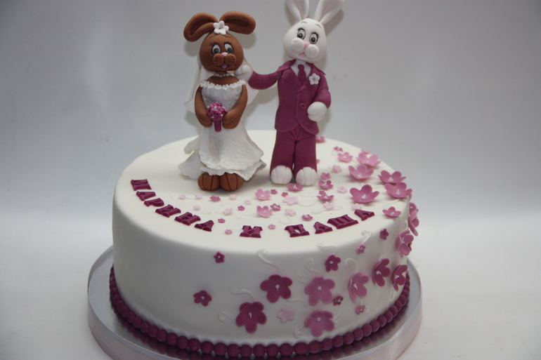 Торт Свадебный с зайками.