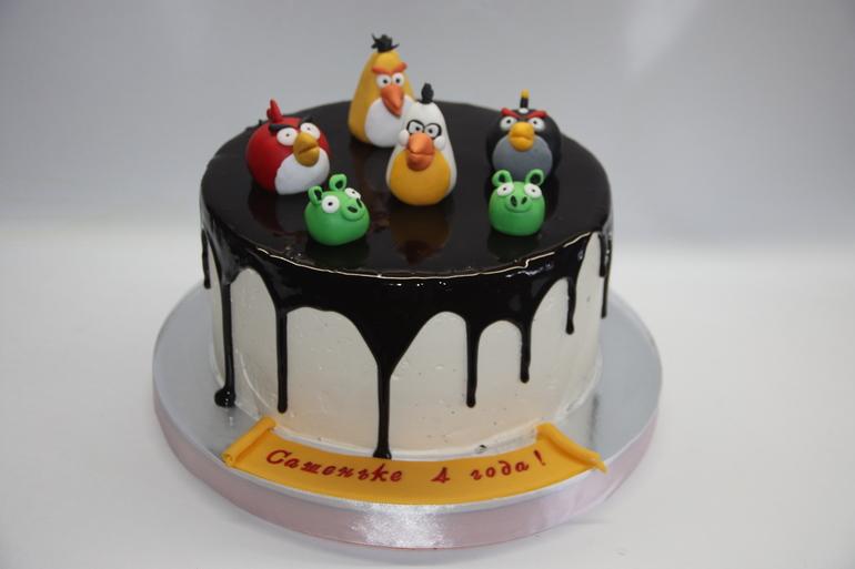 Торт с энгриками.