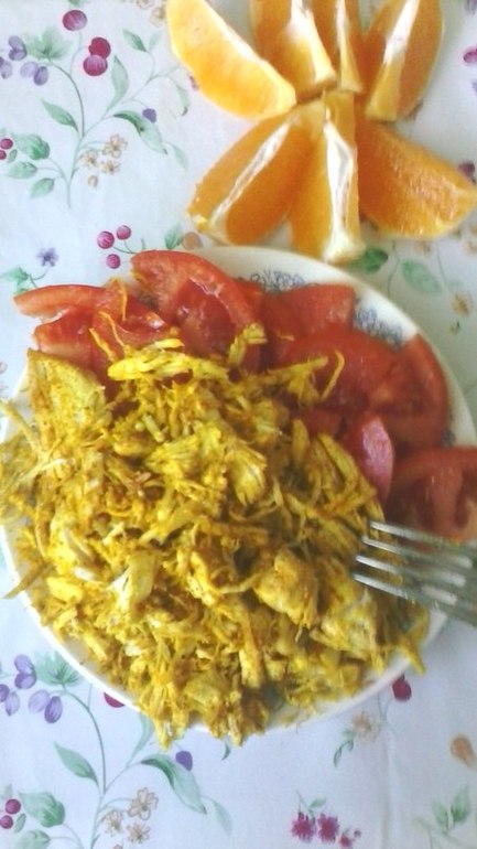 курочка с карри,помидорка и апельсин