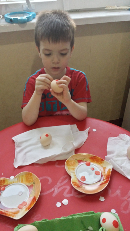 Мкласс от Миши и Ефима по окрашиванию яиц)))