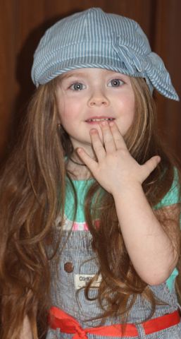 Вика и новый самокат)