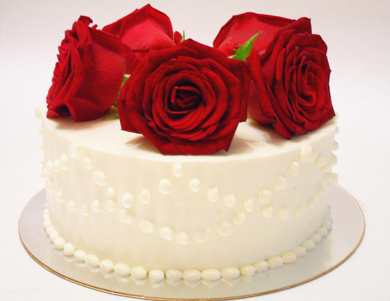 With vanilla roses cake))