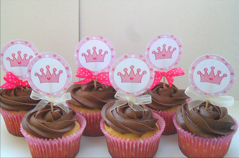 Birthday cupcake))