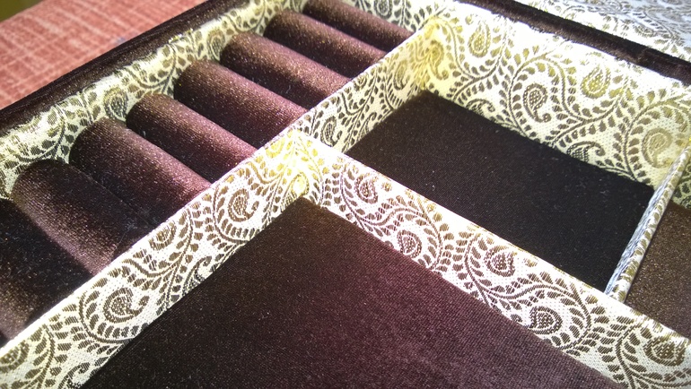 Шкатулка для ювелирных украшений