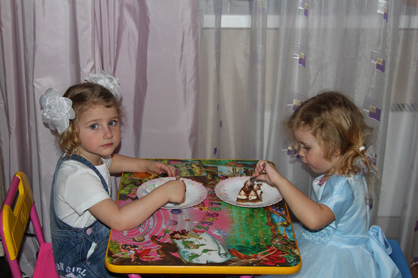 Фото-история двух подружек- Даши и Кристины