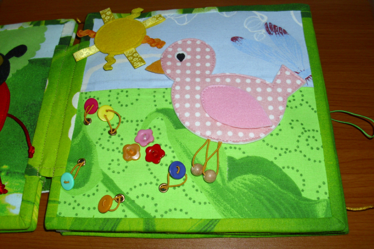 Развивающая книжка с котиком