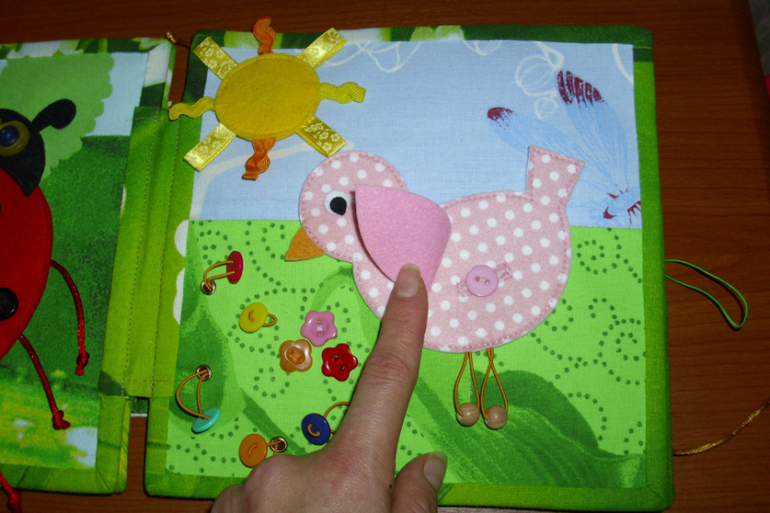 Развивающая книжка с котиком