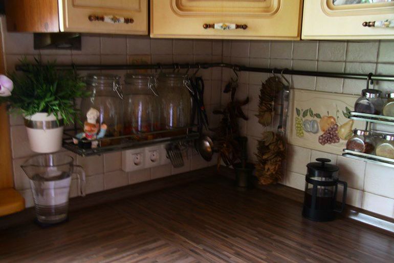 Кухня в деревянном доме.