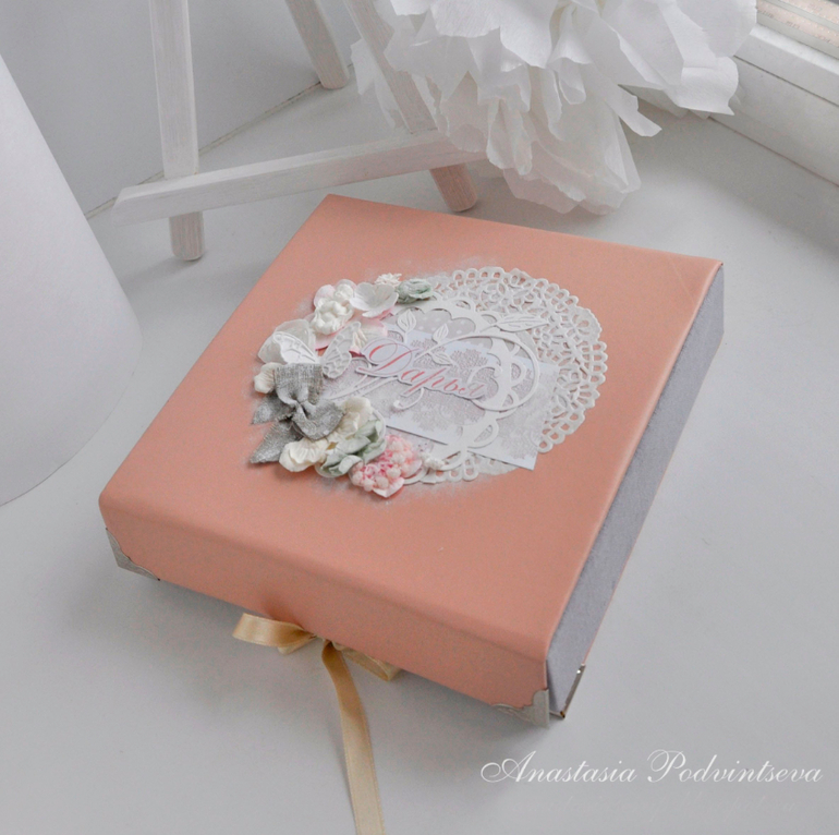 Шкатулка для маминых сокровищ и блокнот.