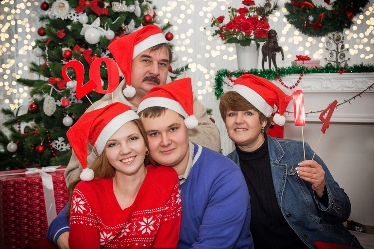 Юля, Дима и их родители
