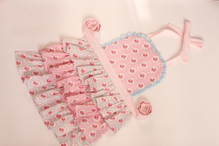 Фартучек для девочки))