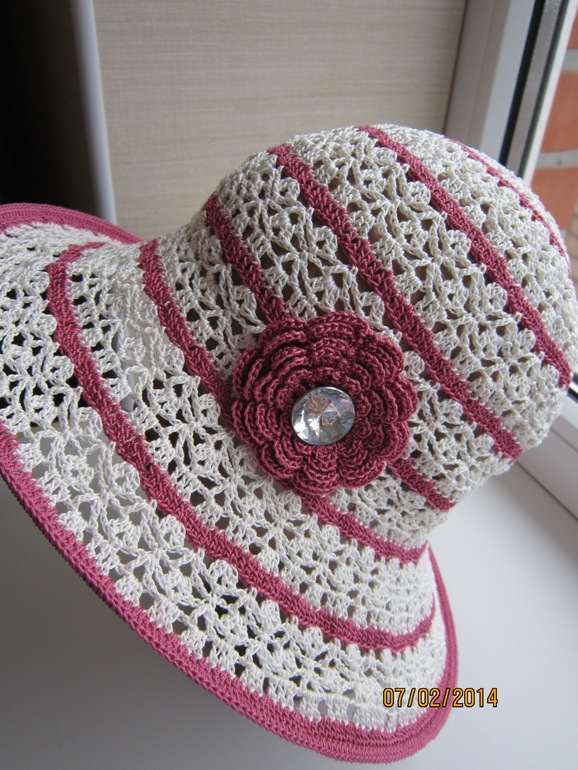 Летняя панамочка для девушки.