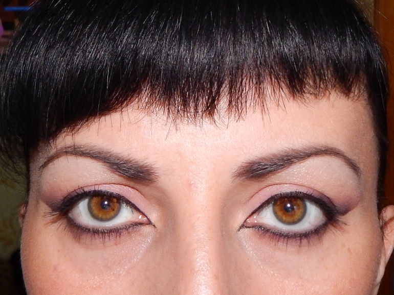 Макияж кошачий глаз