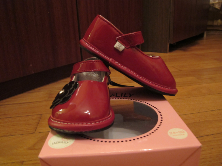 Продам туфельки на девочку Jack&Lily; оригинал. Красные. Новые. Цена 1300 руб