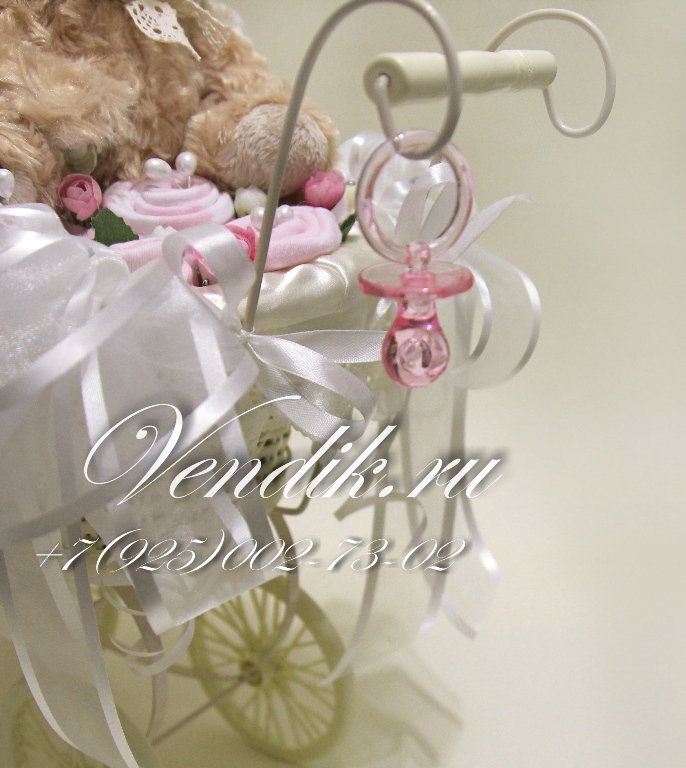 Беби букет из детской одежды для девочки .