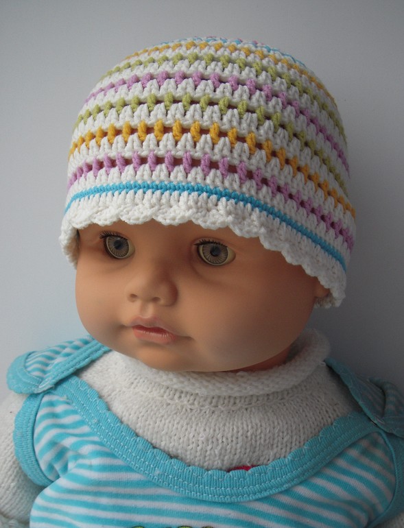 Яркая весенняя шапочка