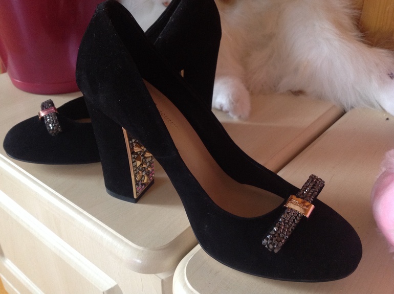 Пристрою красивейшие туфли 38 размера