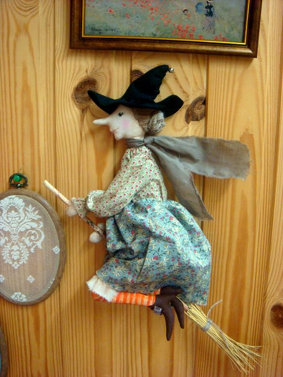 Ведьмочки бывают разные, добрые, смешные грациозные.)))