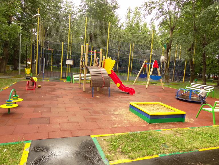 Хотите новую площадку в своем московском дворе???