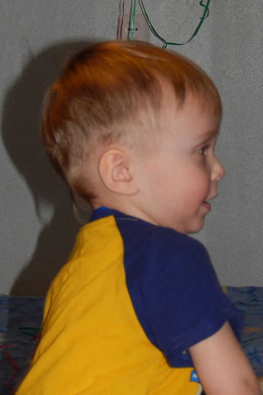 Ну вот и мы к трем годам нарастили волос для модельной стрижки и похода в парикмахерскую!!!