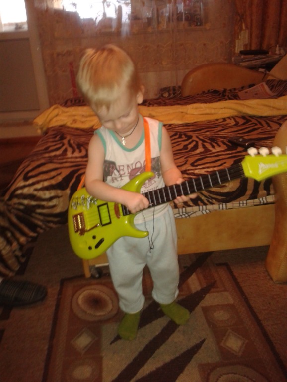 Мой маленький музыкант :)